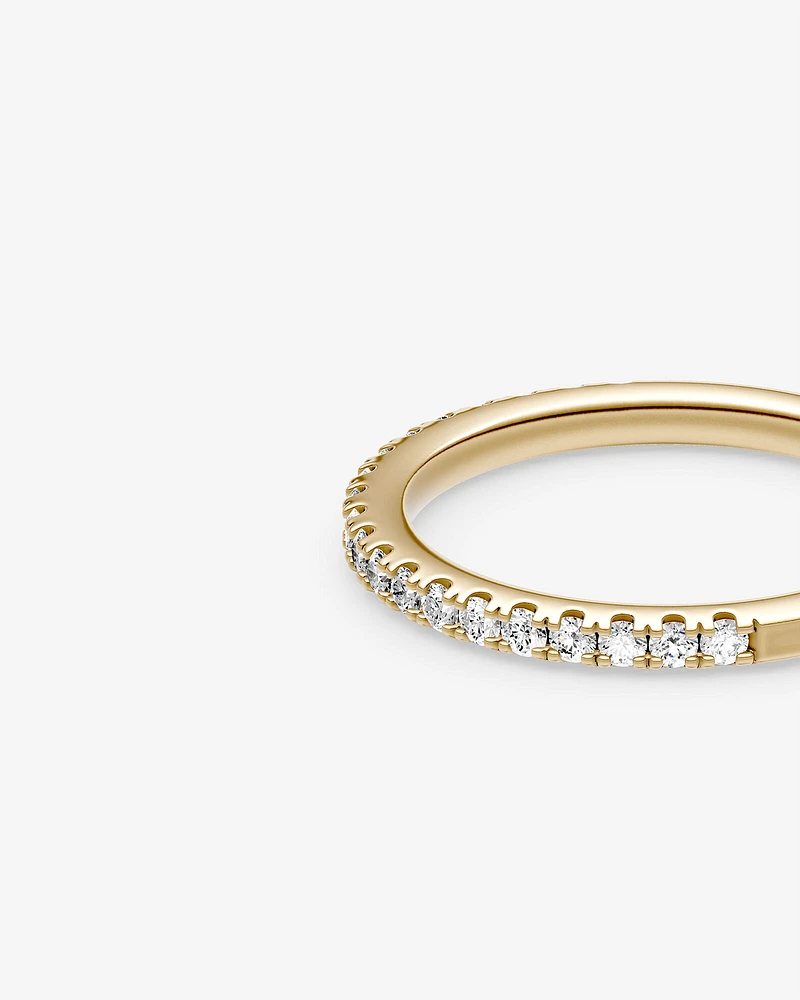Alliance en or blanc 14 K avec diamants totalisant 0,34 ct