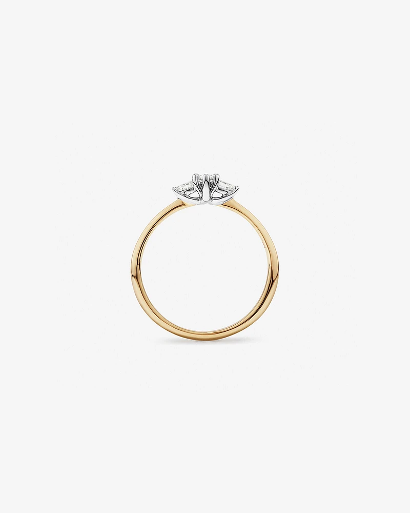 Bague de promesse en or jaune et blanc 10 carats avec trois diamants en forme de poire de 0,15 carat TW