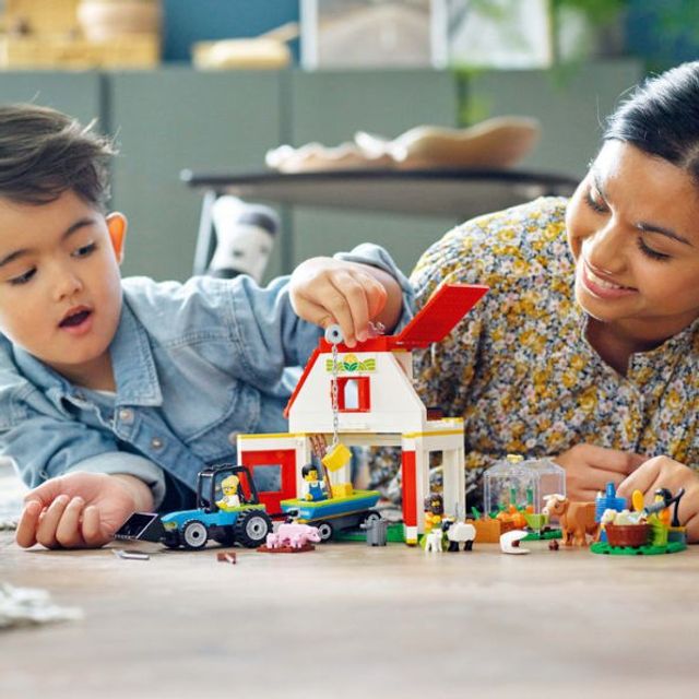 LEGO City Farm Barn & Farm Animals 60346