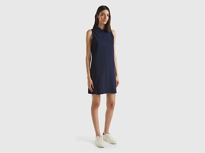 Vestido azul-escuro estilo polo