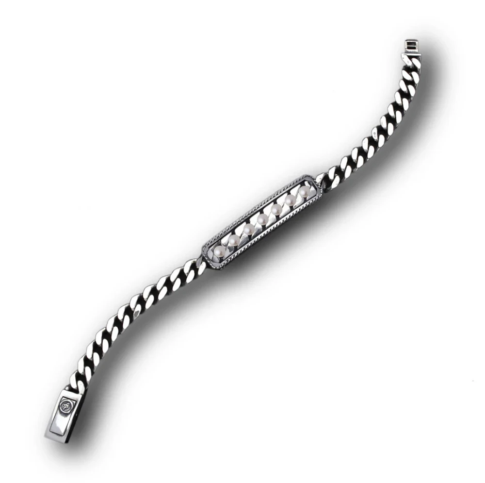 Perpetual Love Plate Bracelet in Silver and Pearls