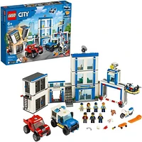 LEGO City: Police Station – 743 pieces