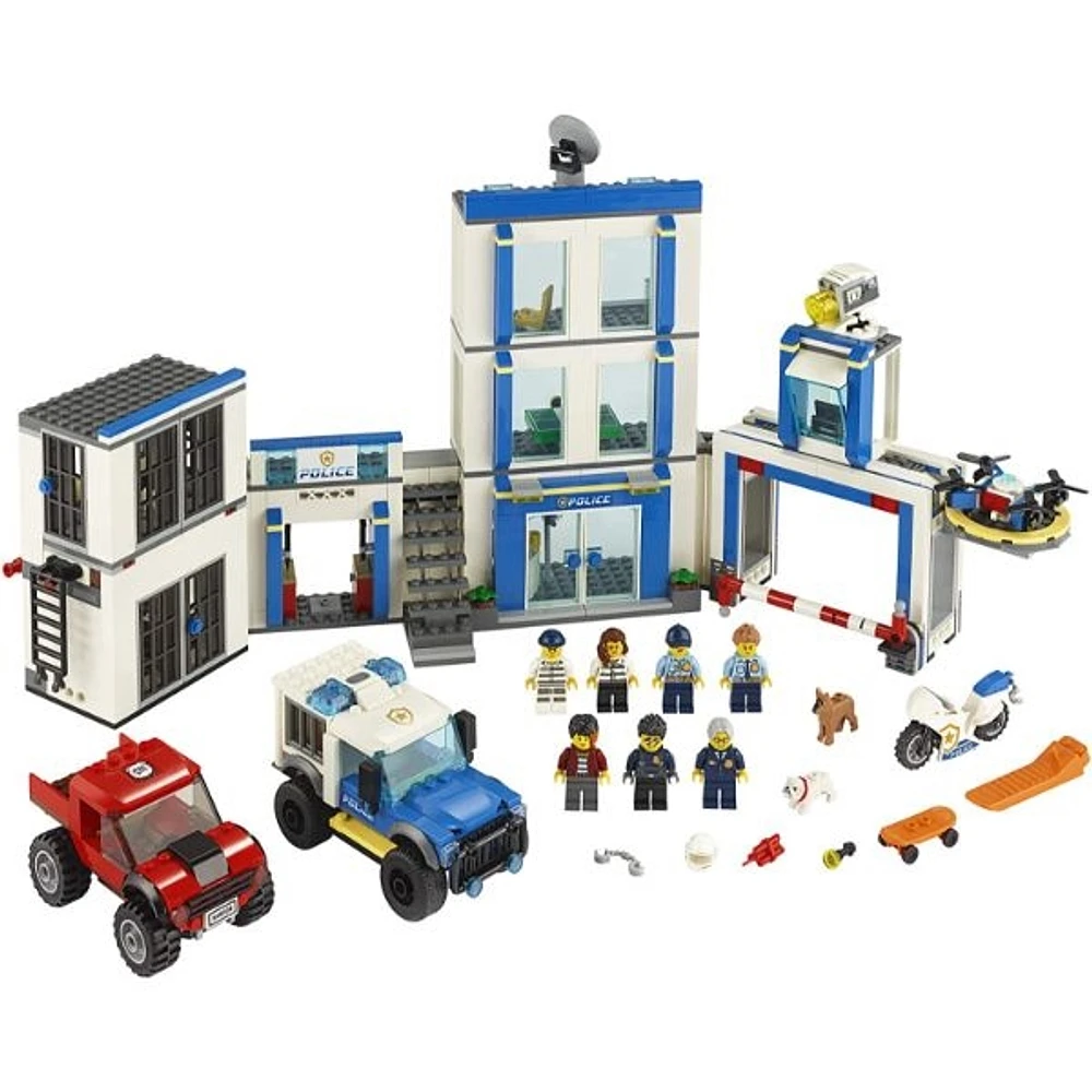 LEGO City: Police Station – 743 pieces