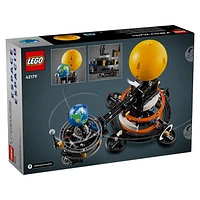 LEGO Technic Planet Earth and Moon in Orbit – 526 Pieces