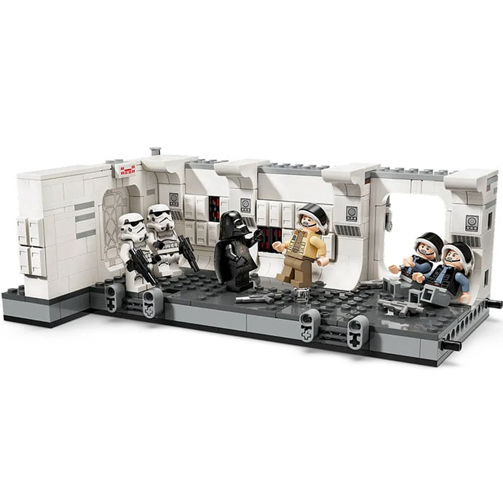 LEGO Star Wars Boarding the Tantive IV – 502 Pieces