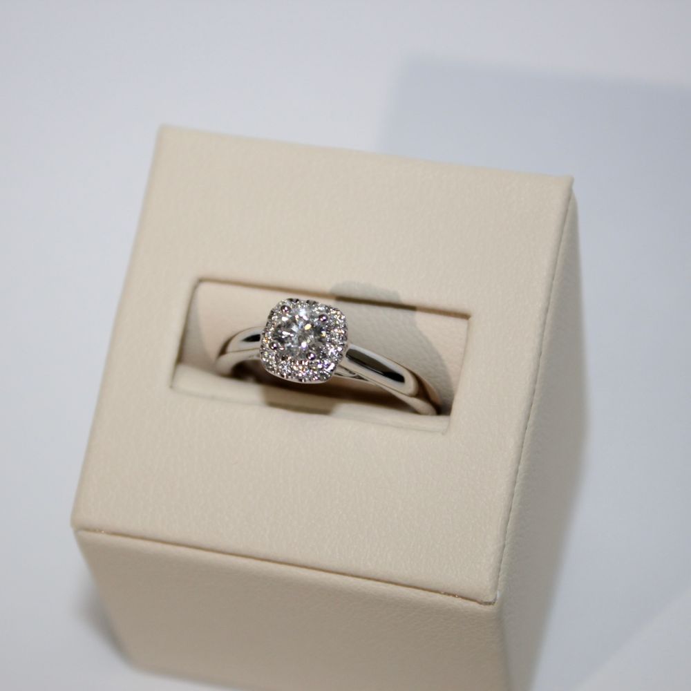 Solitaire Ring Round Cut Square Setting -