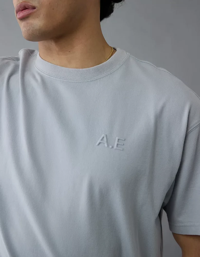 T-shirt droit à image de logo rehaussé AE