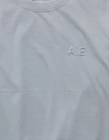 T-shirt droit à image de logo rehaussé AE