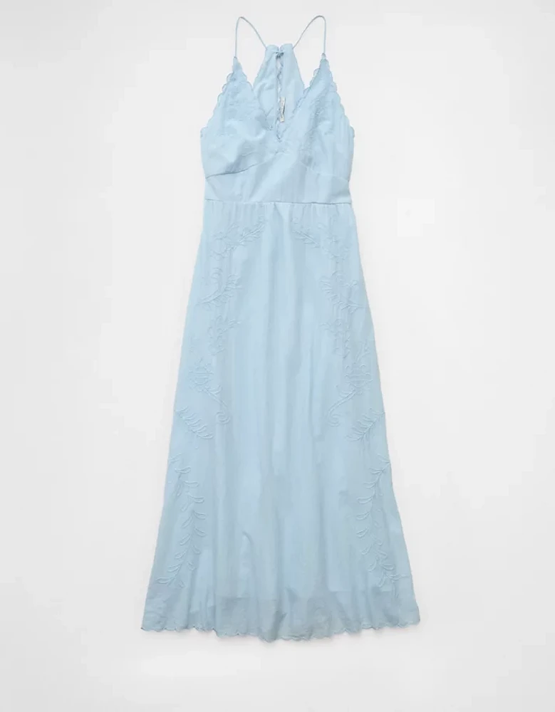 Robe mi-longue brodée à encolure en V AE