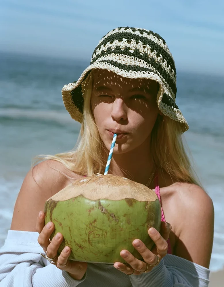 Chapeau cloche en raphia AE
