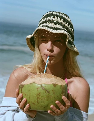 Chapeau cloche en raphia AE