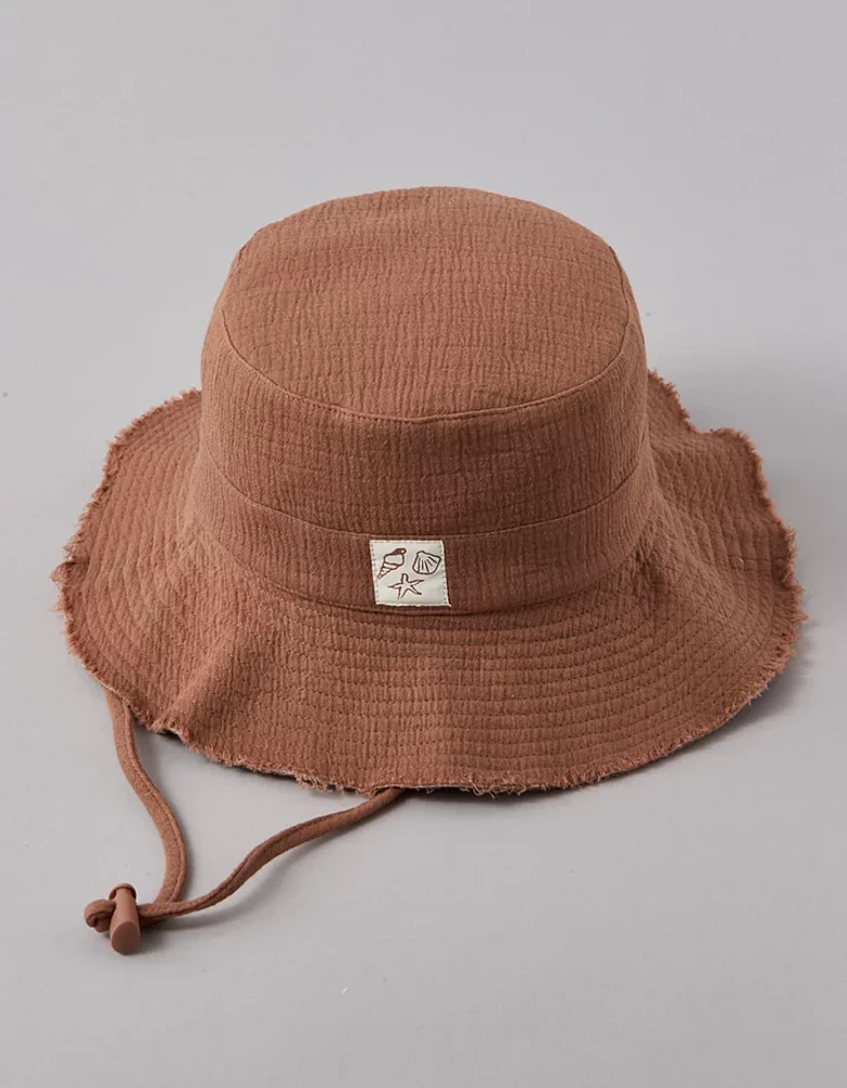 Chapeau cloche à écusson AE