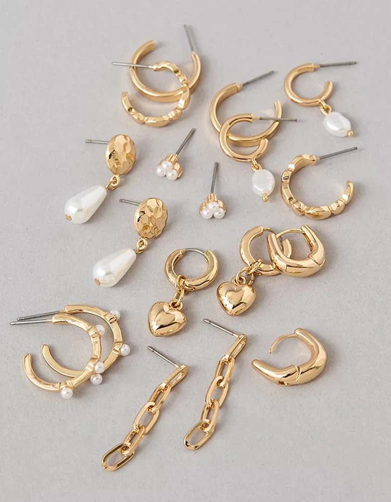 Lot de neuf paires de boucles d’oreilles dorées et perles AEO