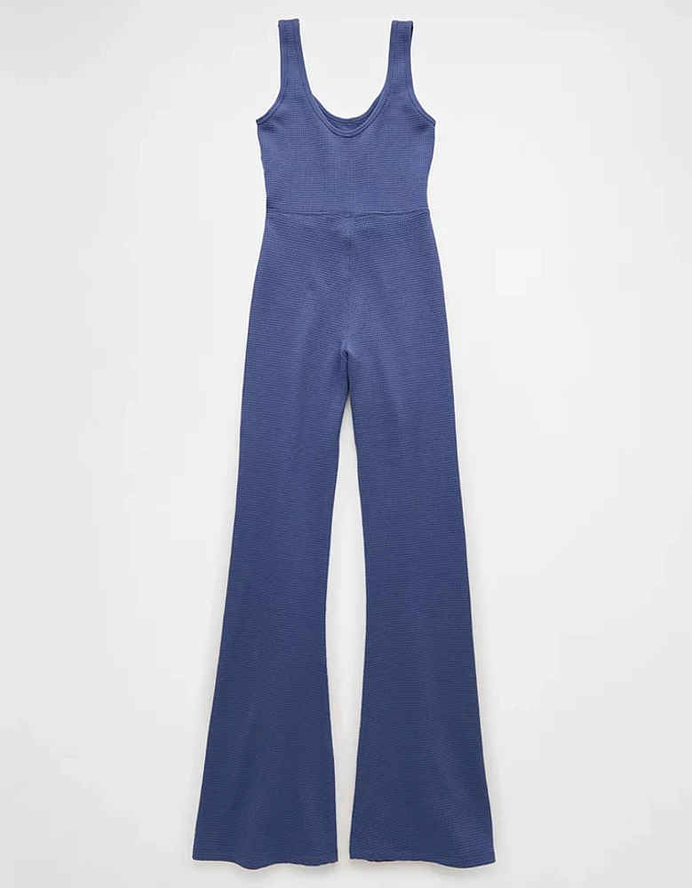 Combinaison-pantalon à jambe évasée et encolure échancrée AE