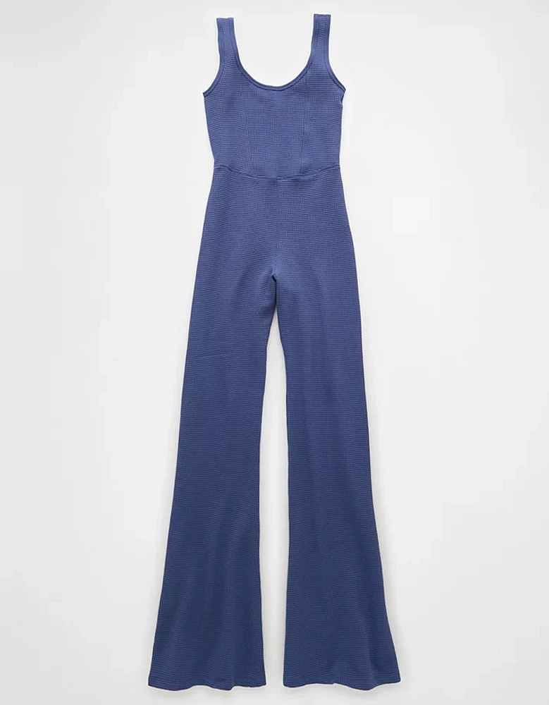 Combinaison-pantalon à jambe évasée et encolure échancrée AE