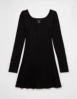 Minirobe ajustée à la taille décolleté carré en tricot AE