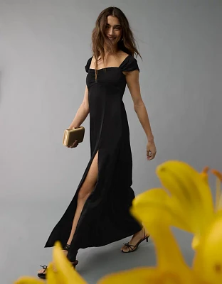 Robe longue à épaules dénudées et décolleté en cœur satin AE