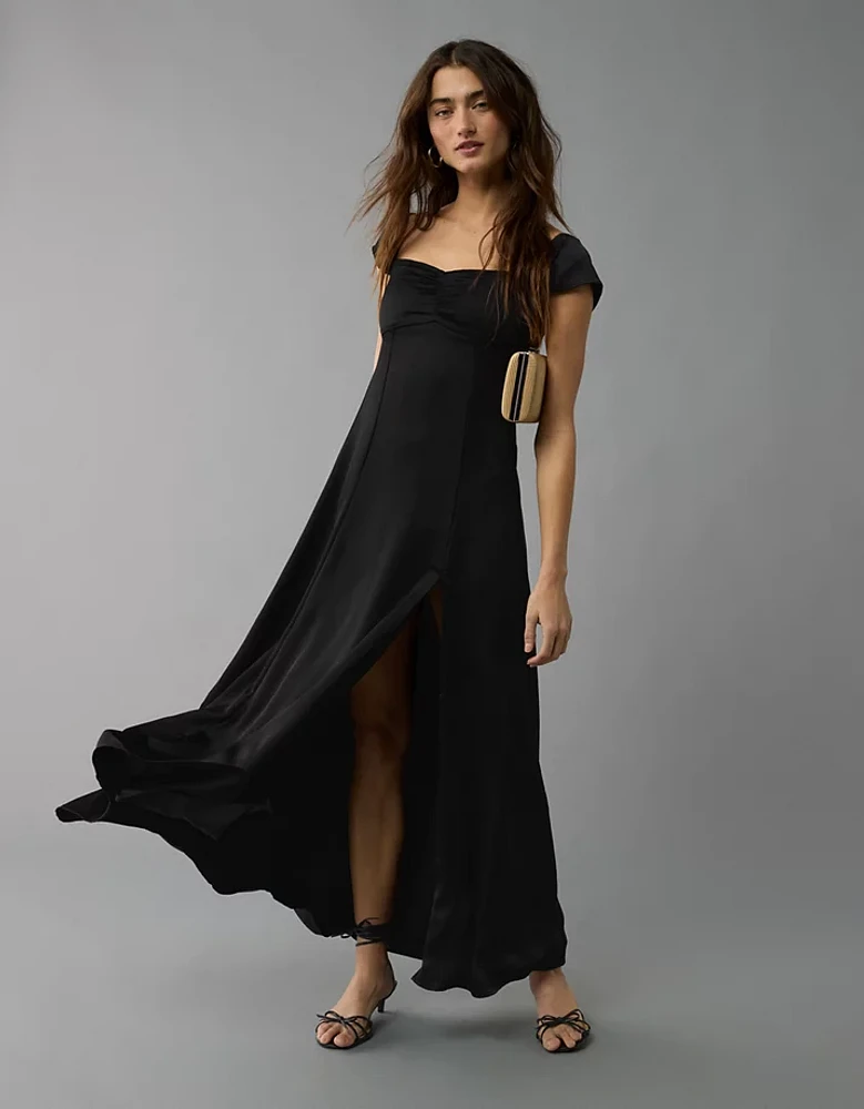 Robe longue à épaules dénudées et décolleté en cœur satin AE