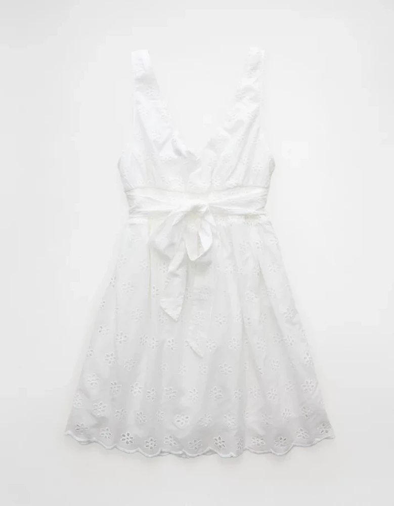 Minirobe festonnée à encolure en V AE
