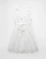 Minirobe festonnée à encolure en V AE
