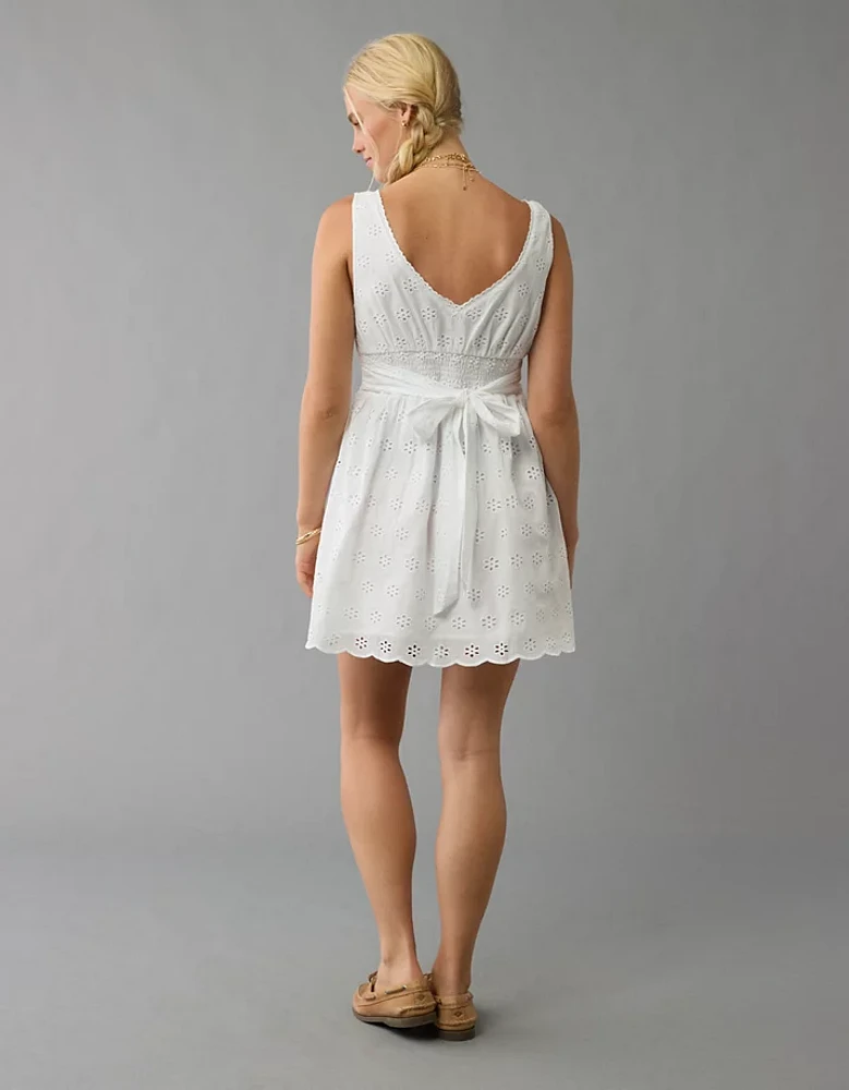 Minirobe festonnée à encolure en V AE