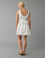 Minirobe festonnée à encolure en V AE