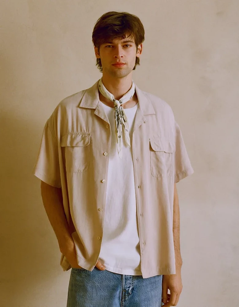 AE77 Premium Relaxed Short-Sleeve Button-Up Shirt