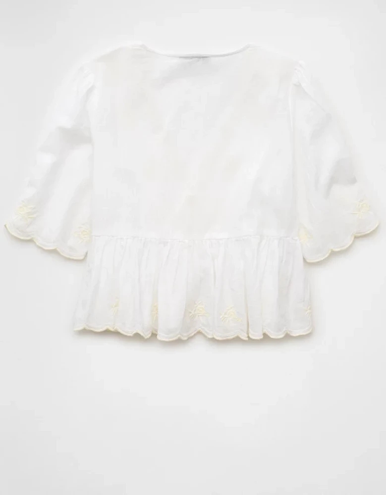 Blouse avec encolure en V nouée à l’avant brodée AE