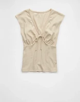 Petit t-shirt à encolure en V avec boucle AE