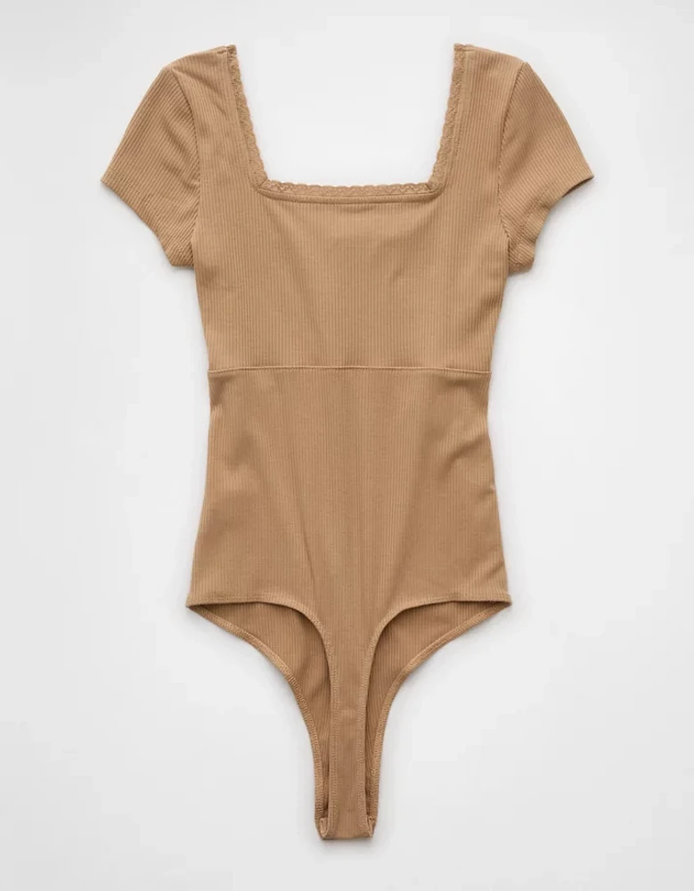 Justaucorps à boucle et décolleté carré manches courtes AE