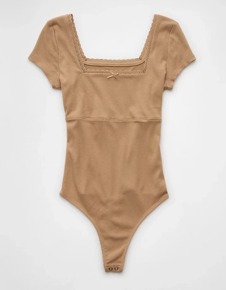 Justaucorps à boucle et décolleté carré manches courtes AE
