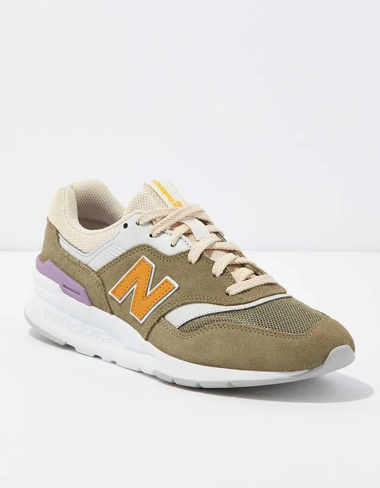 New Balance Women's 997H Sneaker