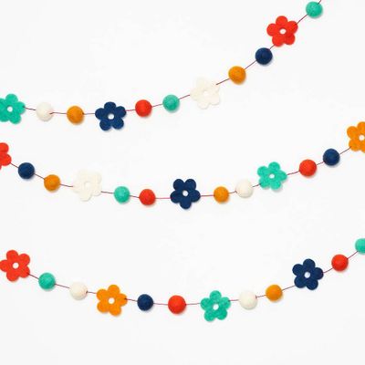 Daisy Felt Garland