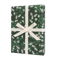 Evergreen Mistletoe Flat Wrap