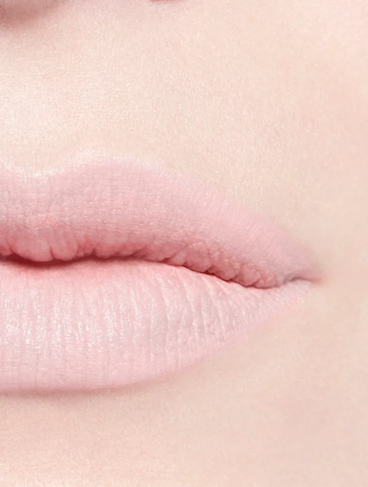 Hydrating And Plumping Lipstick. Intense, Long-Lasting Colour And Shine
