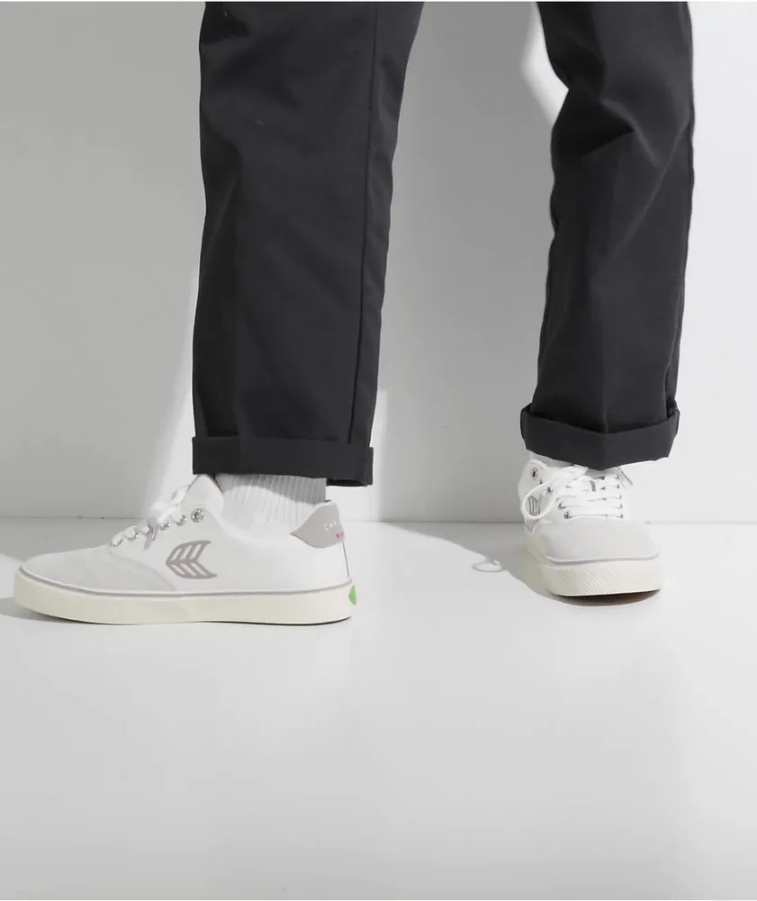 Cariuma Naioca Off White & Vintage Grey Skate Shoes