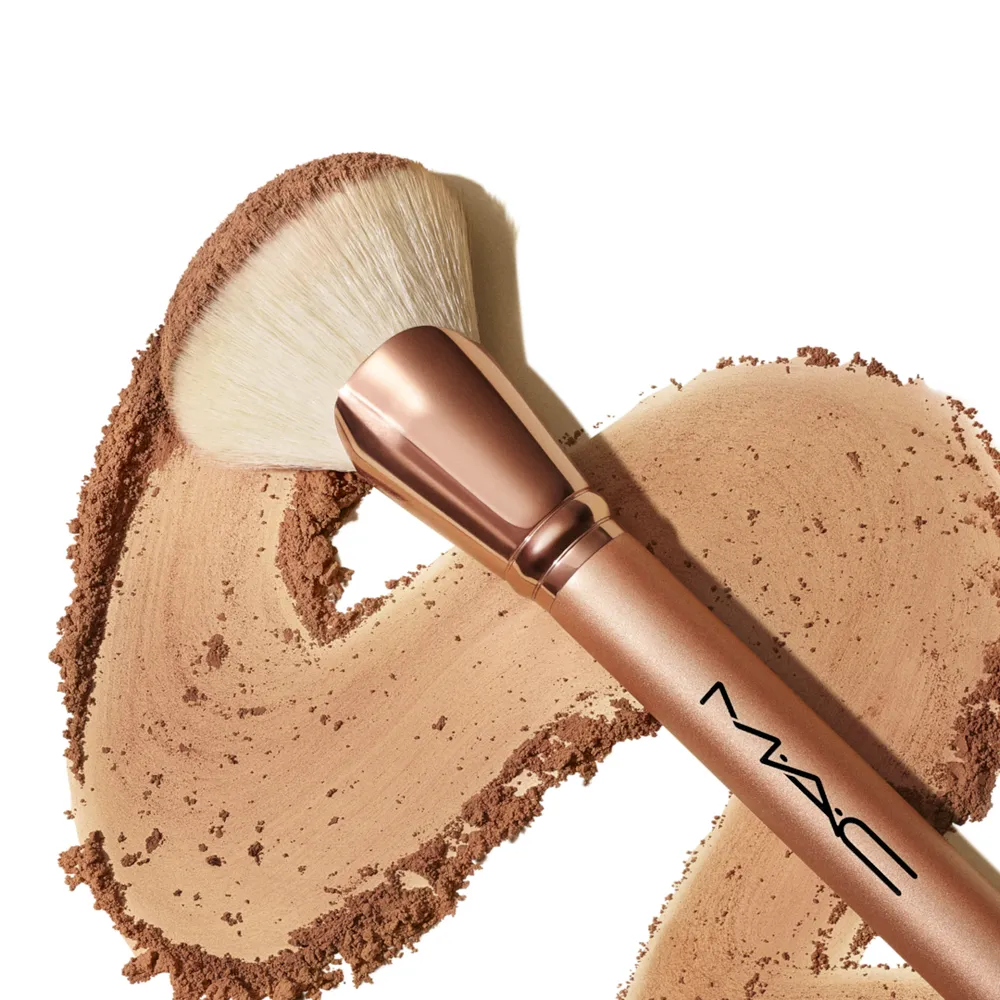 143S Bronzer Fan Brush