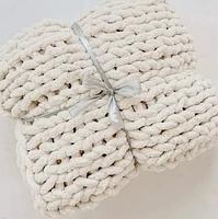 CHUNKY KNIT THROW