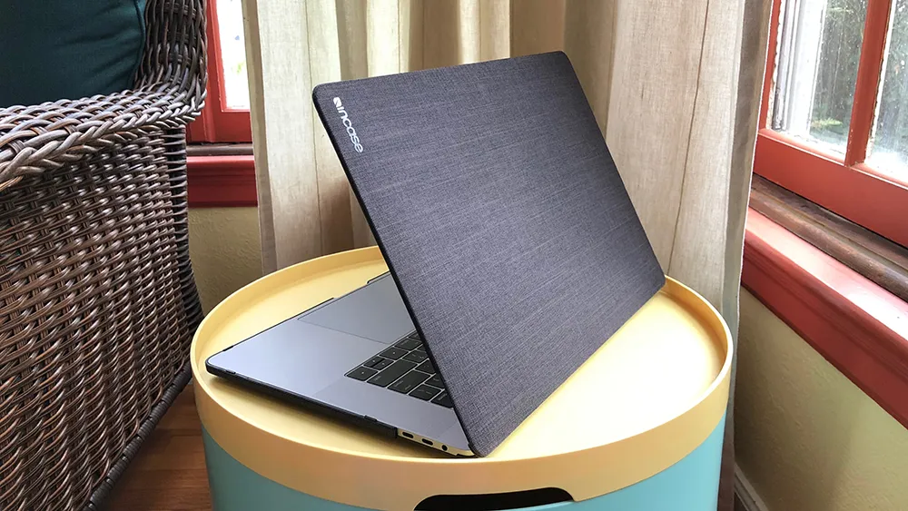 Incase Textured Hardshell in Woolenex for MacBook Pro 16-inch (M1/M2) - Graphite