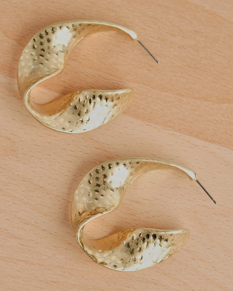 Matte Wavy Hoops