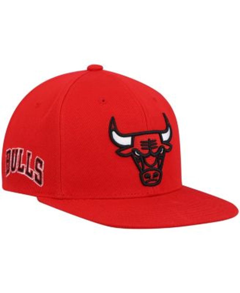 Mitchell & Ness Chicago Bulls Snapback Hat for Men - White/Black/Red -  Basketball Cap for Men