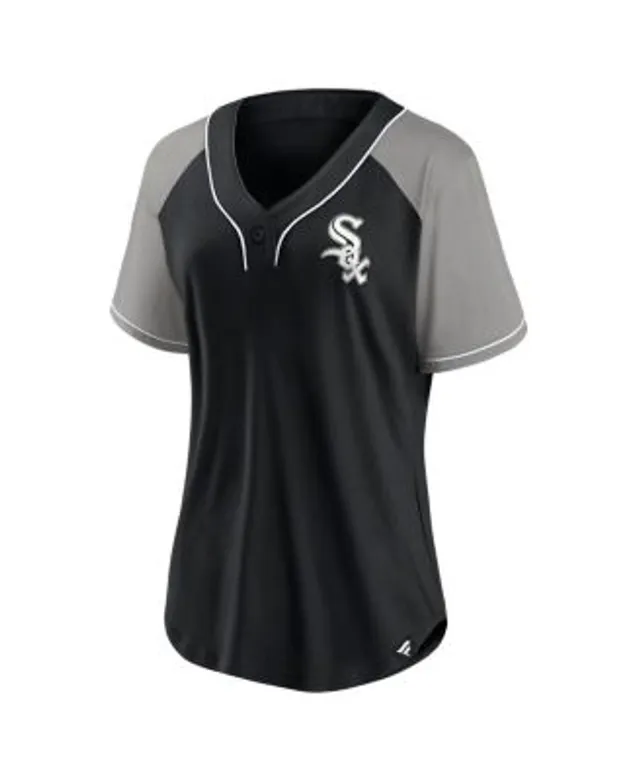 Women's Chicago Cubs Fanatics Branded Royal Plus Size Core Team Lockup  V-Neck T-Shirt