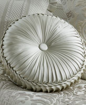Leonardo Tufted Decorative Pillow