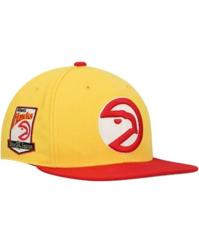 Men's Golden State Warriors Mitchell & Ness Yellow/Navy Hardwood Classics  Sharktooth Snapback Hat