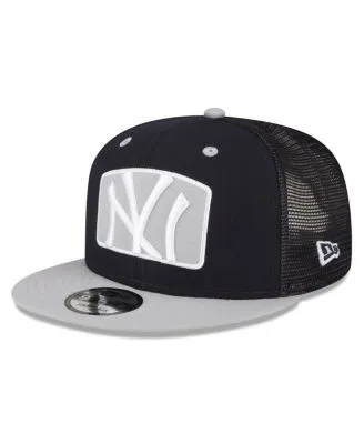 Men's New Era York Yankees Blackout Trucker 9FIFTY Snapback Hat