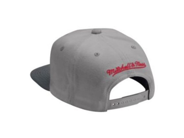  Mitchell & Ness Chicago Bulls Snapback Hat - White/Cool Grey -  Basketball Cap for Men : Sports & Outdoors