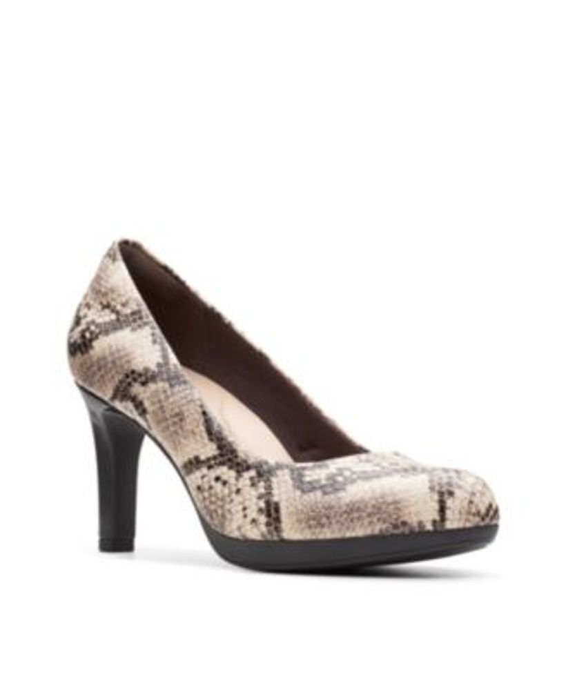 Clarks Collection Women's Adriel Viola 
