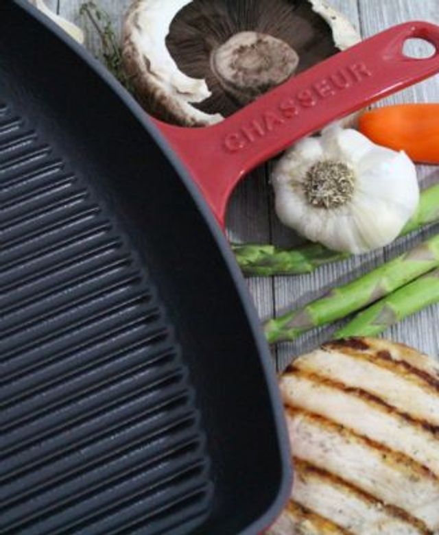Chasseur French Round Enameled Cast Iron 10 Grill Pan - Red