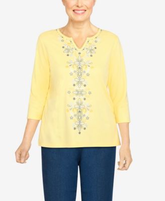 Petite Southern Charm Floral Embroidery Top