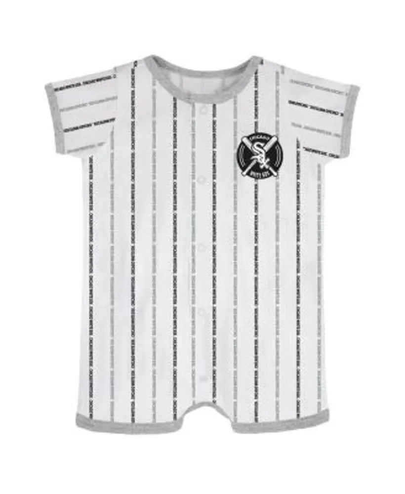 Outerstuff Infant Heather Gray New York Mets Extra Base Hit Raglan Full-Snap Romper